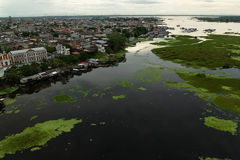 City on the right of a river.