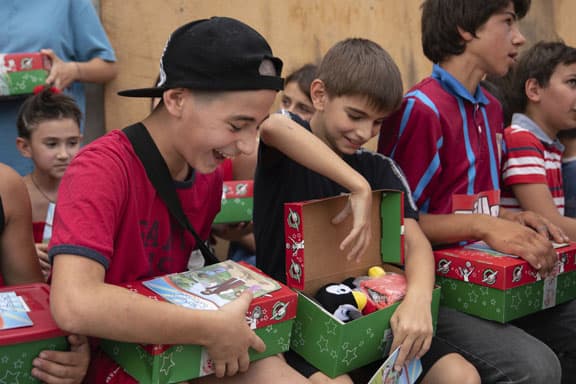 Operation Christmas Child kicks off 1st day of donations in Kingston -  Kingston | Globalnews.ca